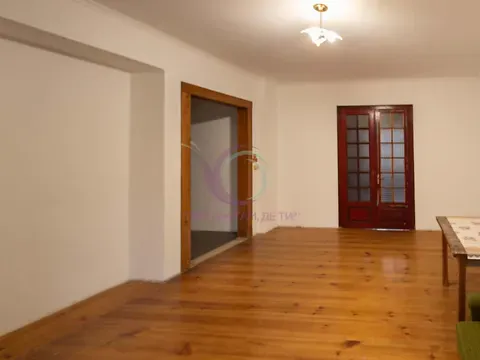 Продаж 3-поверховий   290 кв.м 5 кімн. на вул. Перекопська 10А Чернівці - фото 1