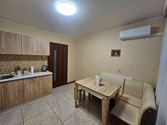 Продаж Квартира 3-кімнатна, 17/24 поверх на Данченка вул., д. 1 Kiev