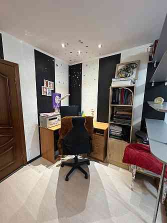 Продаж Квартира 5-кімнатна, 1/9 поверх на Володимира Івасюка вул., д. 52 Київ