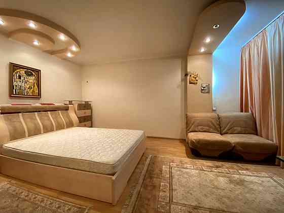 Продаж Квартира 3-кімнатна, 1/15 поверх на Срибнокильская вул., д. 16 Київ