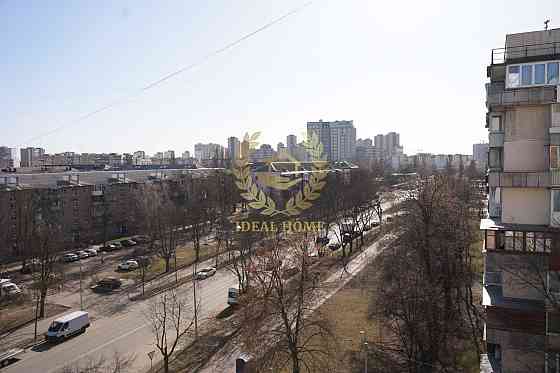 Продаж Квартира 3-кімнатна, 7/9 поверх на Светлицкого ул., 28 Київ