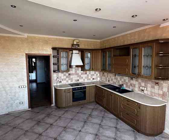 Продаж Квартира 3-кімнатна на ул. Среднефонтанская, 19б Одесса