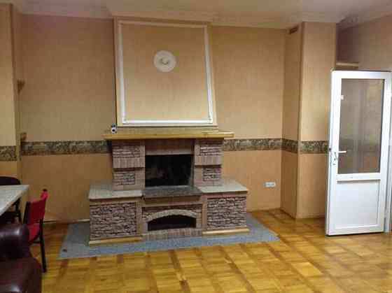 Оренда Квартира 3-кімнатна, 2/2 поверх на Березневый пер., 1 Київ