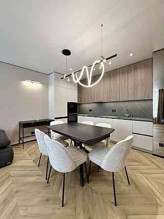 Продаж Квартира 3-кімнатна, 7/24 поверх на Васильківська вул., д. 1 Киев