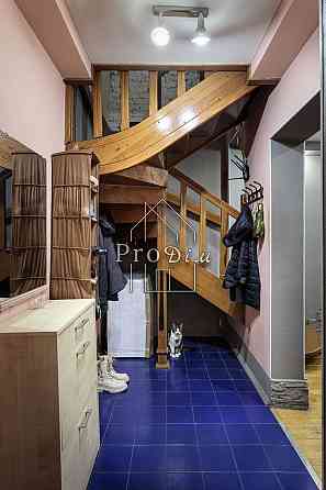 Продаж Будинок 5-кімнатний на Берестейский пр-т, 89А Київ