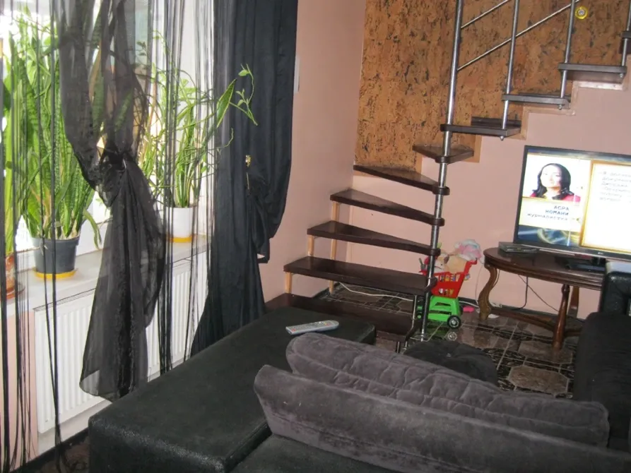 Продаж 3-поверховий Будинок з ділянкою 3 сот 116 кв.м 3 кімн. на Роздільна Дніпро - фото 1