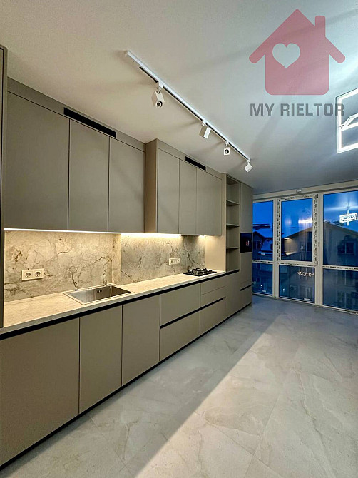 Продаж Квартира 2-кімнатна, 5/8 поверх на Перемоги Ужгород - фото 1