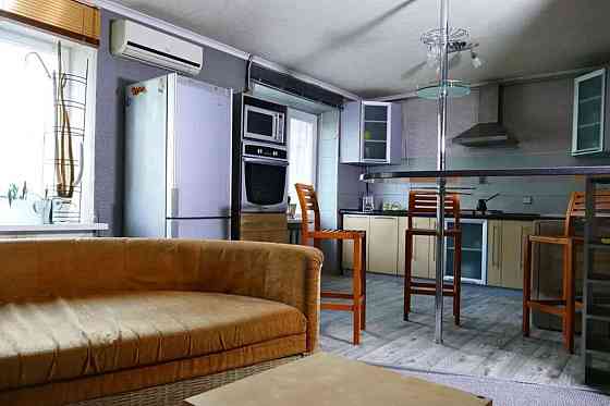 Оренда Квартира 3-кімнатна, 3/5 поверх на ул. Евгения Харченко Київ