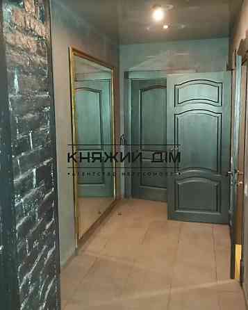 Продаж офісне приміщення на Десятинная ул. Киев