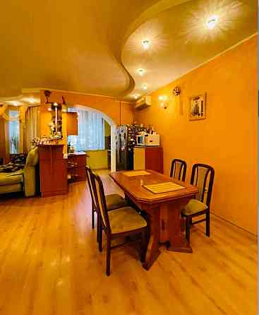 Просторная квартира в самом центре Таирова Одеса