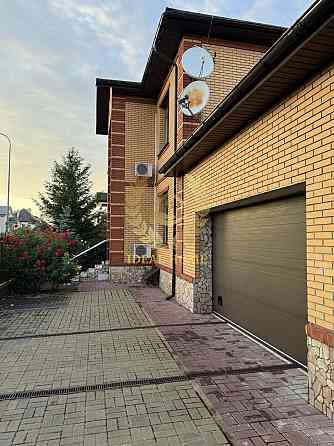 Продаж Будинок 6-кімнатний на Сухомлинского Василия ул., 1 Київ