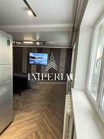 Продаж Квартира 3-кімнатна, 5/5 поверх на вул. Воскресенський Киев