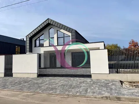 For sale 3-storey   250 sq.m 4 rooms at Незалежності вулиця  - photo 16