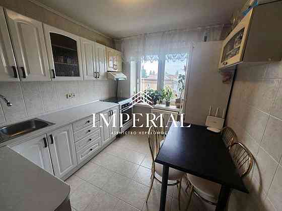 Продаж Квартира 4-кімнатна, 6/9 поверх на вул. Салютна Київ