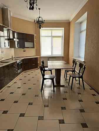 Оренда Квартира 3-кімнатна, 3/4 поверх на Генерала Наумова, 48а Київ