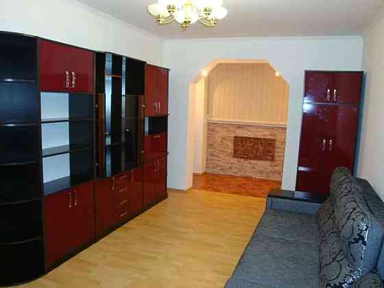 Оренда Квартира 3-кімнатна, 18/22 поверх на ул. Урловская Киев