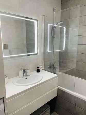 Оренда Квартира 1-кімнатна, 5/5 поверх на ул. Салютная Киев