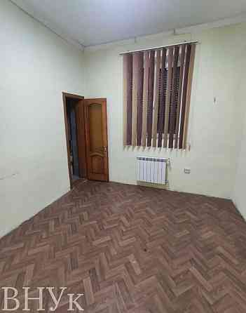 Продаж Квартира 3-кімнатна, 1/3 поверх на Шиптицького Чернівці