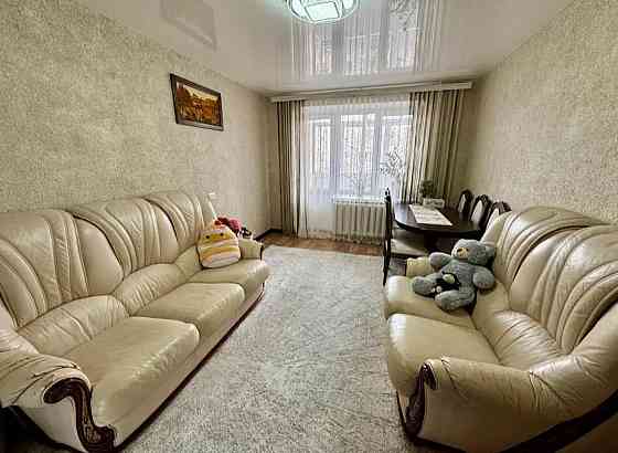 Продаж Квартира 3-кімнатна, 4/5 поверх на вул. Степана Бандери Ровно