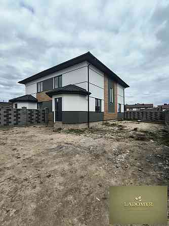 Продаж Будинок 4-кімнатний на вул. Ягідна Ровно