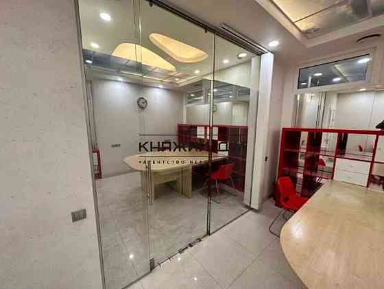 Оренда офісне приміщення на Щорса ул. поверх - 1/22 Kiev