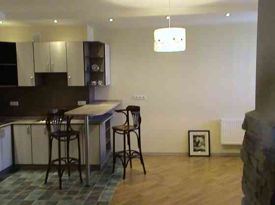 Оренда Квартира 3-кімнатна, 18/23 поверх на ул. Пражская, 13а Київ