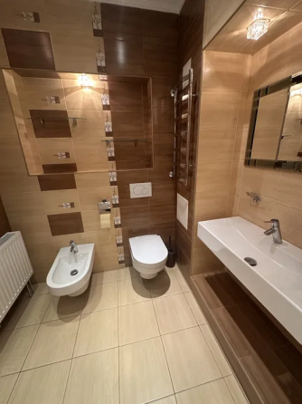 Оренда Квартира 3-кімнатна, 20/24 поверх на вул.Голосіївська, 13а Киев