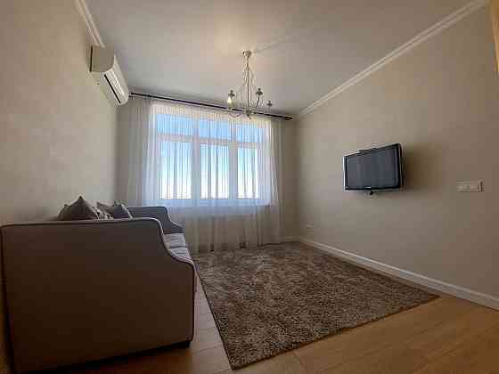 Продаж Квартира 2-кімнатна, 16/16 поверх на Берестейський вул., д. 71-А Киев