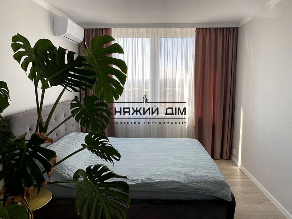 Продаж видовий 2-х к.кв. студіо м. Харківська. № 21142133 Київ - фото 2