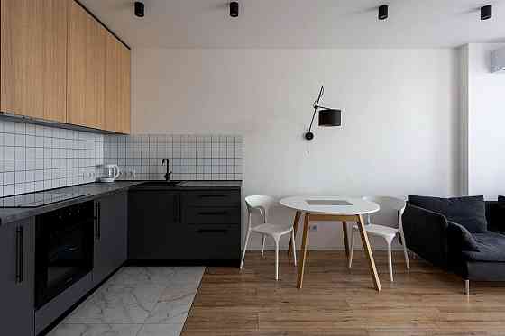 Продаж Квартира 2-кімнатна, 4/9 поверх на Салютна вул., д. 2б Київ