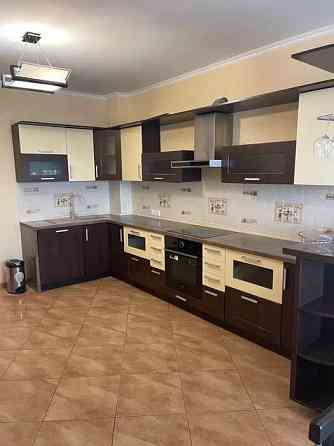 Оренда Квартира 3-кімнатна, 16/24 поверх на ул. Нежинская Kiev