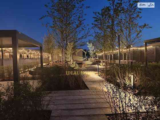 Продаж Квартира 3-кімнатна на Салютная ул. Київ