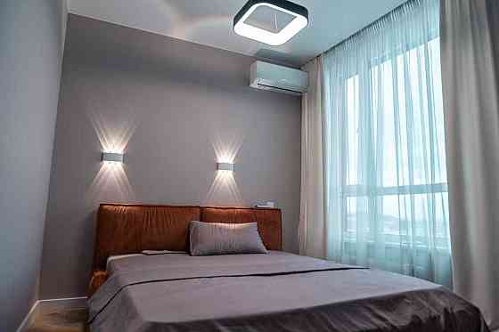 Продаж Квартира 3-кімнатна, 21/25 поверх на Наддніпрянське шосе вул., д. 2а Kiev