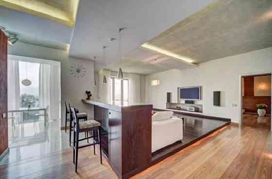 Оренда Квартира 3-кімнатна, 4/8 поверх на Черноморская ул., 1 Одесса