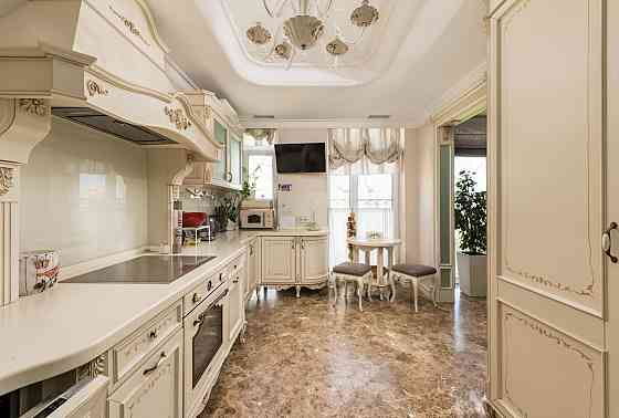 Продаж Квартира 4-кімнатна, 9/11 поверх на Регенераторна вул., д. 4 Київ