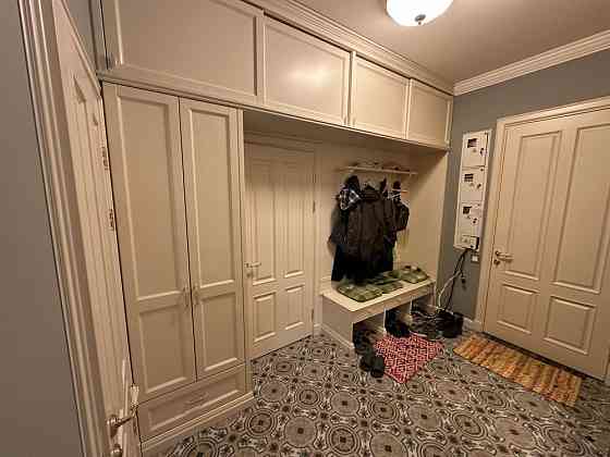 Продаж Квартира 3-кімнатна, 1/5 поверх на Миколи Міхновського вул., д. 14 Kiev