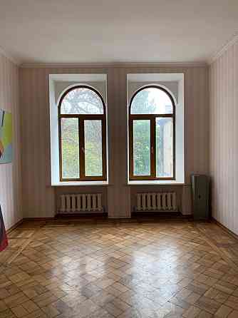 Продам 4-комн. квартиру, Малая Арнаутская  / Белинского, 3/3 эт., исторический центр города Одесса