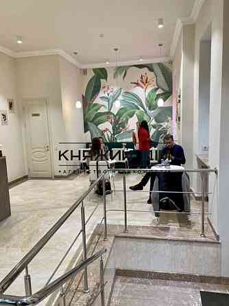 Продаж офісне приміщення на Институтская ул. поверх - 1/5 Київ