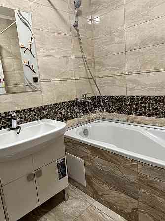 Продаж Квартира 3-кімнатна, 8/10 поверх на вул. Ахсарова Харків