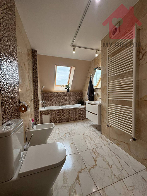 Сучасний будинок з сонячними панелями та гаражем у новому районі. Uzhhorod - photo 19