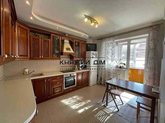 Оренда Квартира 1-кімнатна, 25/28 поверх на Ахматовой Анны ул. Kiev