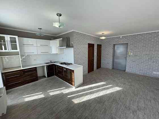 Продаж Квартира 4-кімнатна, 8/9 поверх на Ющенка Винница