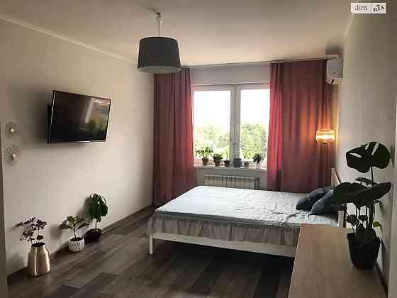 Продаж Квартира 1-кімнатна, 8/16 поверх на Максимовича Михайла вул., д. 7А Киев