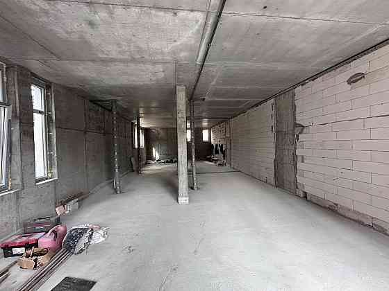 Продаж приміщення вільного призначення на Осіння вул., 28 поверх - 1/5 Київ