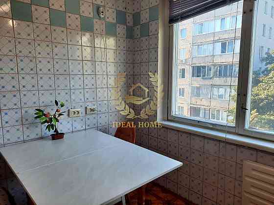 Продаж Квартира 3-кімнатна на Юры Гната ул., 12 Киев