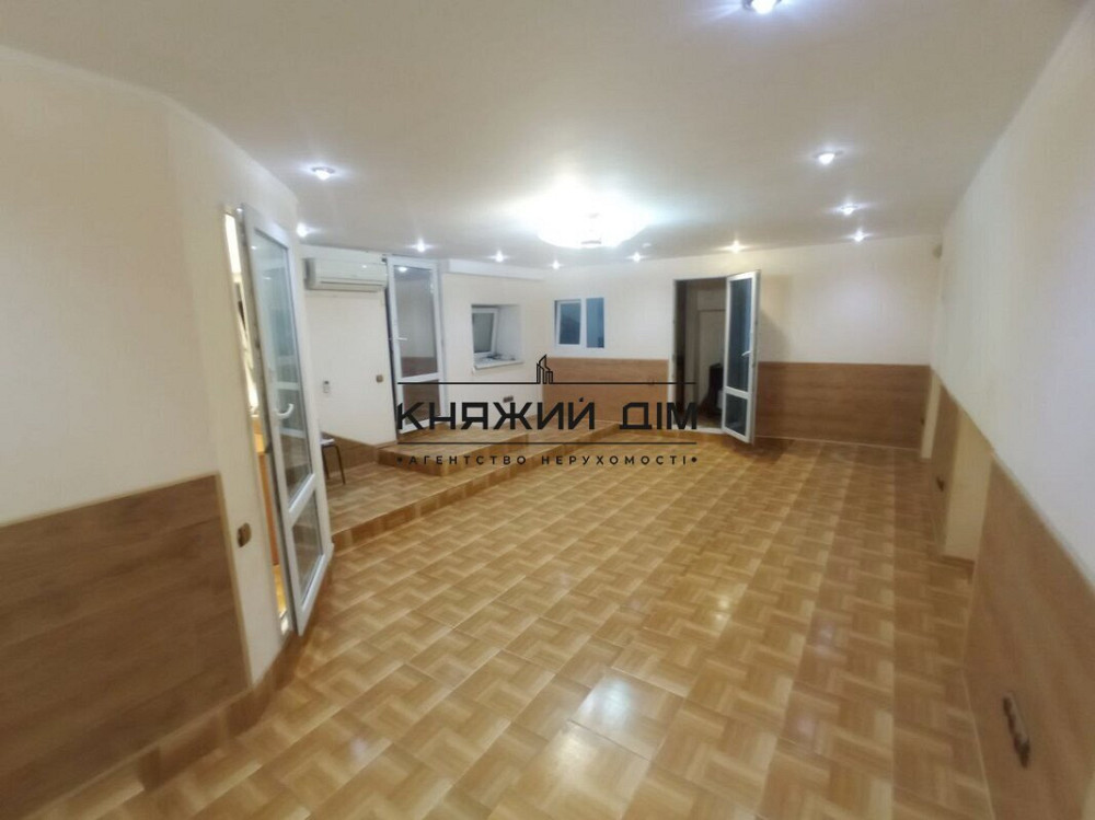 Оренда офісне приміщення на Почайнинская ул. поверх - 1 Kiev - photo 1