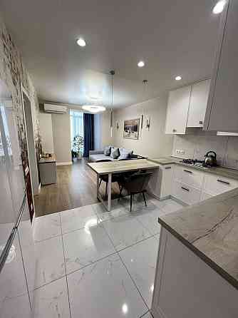 Продаж Квартира 3-кімнатна, 9/12 поверх на Славы б-р, 45Б Дніпро