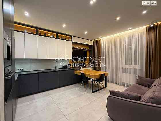 Продаж Квартира 3-кімнатна, 12/17 поверх на вул. Мінська Kharkiv