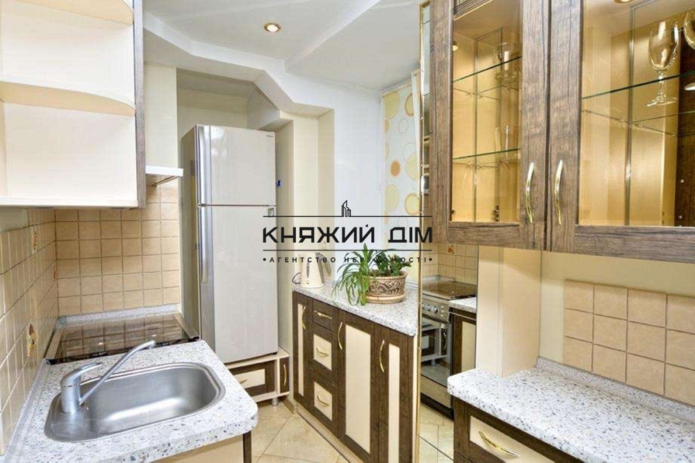 Аренда в Центре города 1-я. квартира возле метро Золотые Ворота. Код: 1166487 Київ - фото 3