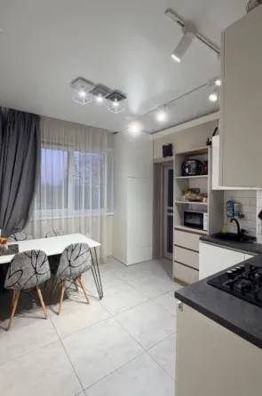 For sale 2-room Apartment 66 sq.m малиновского Odessa